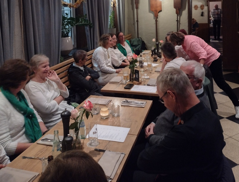 Nach dem Konzert klingt  der Abend noch in gemütlicher Runde bei Hendrik's aus.