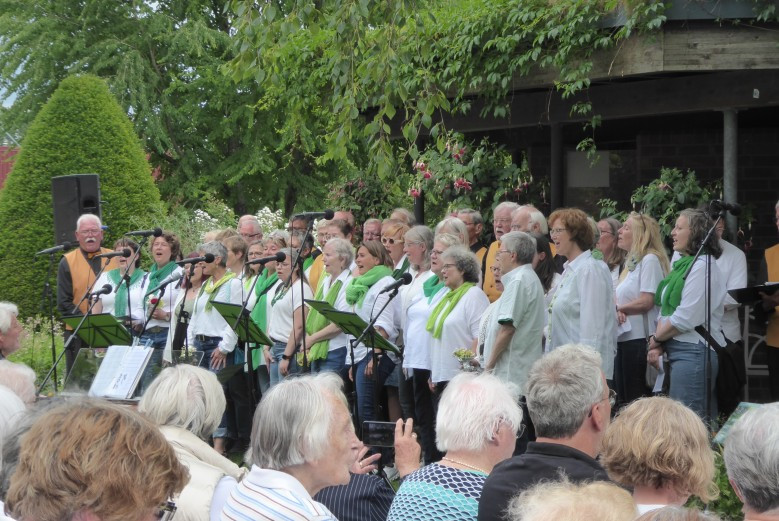 Ein gemeinsames Abschlusslied mit dem Männerchor Frohsinn rundet das Konzert ab.
